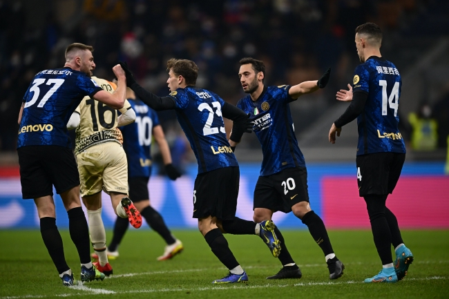 三节打卡！亚历山大正负值+43，继续领跑联盟正负值榜单（三节下班！亚历山大+43正负值，继续领跑联盟正负值榜）