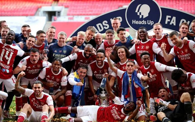 斯基拉：目前尤文从未考虑出售戴维，俱乐部依然对他充满信心（斯基拉：尤文暂未考虑放走戴维，俱乐部仍对他信心十足）