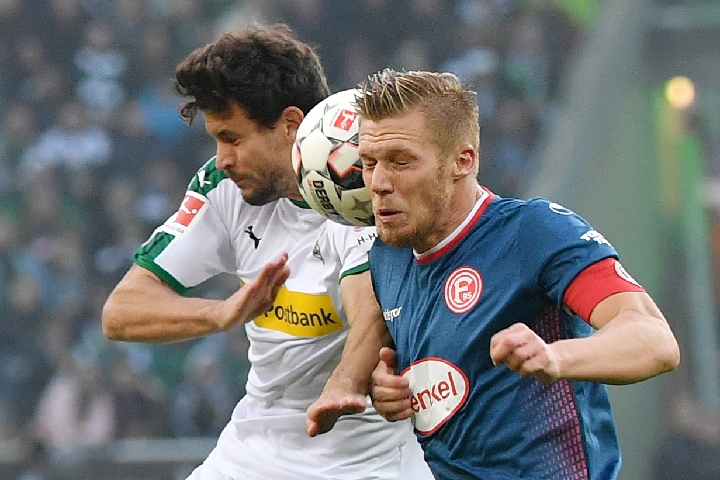 19岁22天，莱比锡边锋迪奥曼德成为德甲历史第二年轻戴帽球员（年仅19岁又22天，莱比锡翼锋迪奥曼德成为德甲史上第二年轻上演帽子戏法的球员）