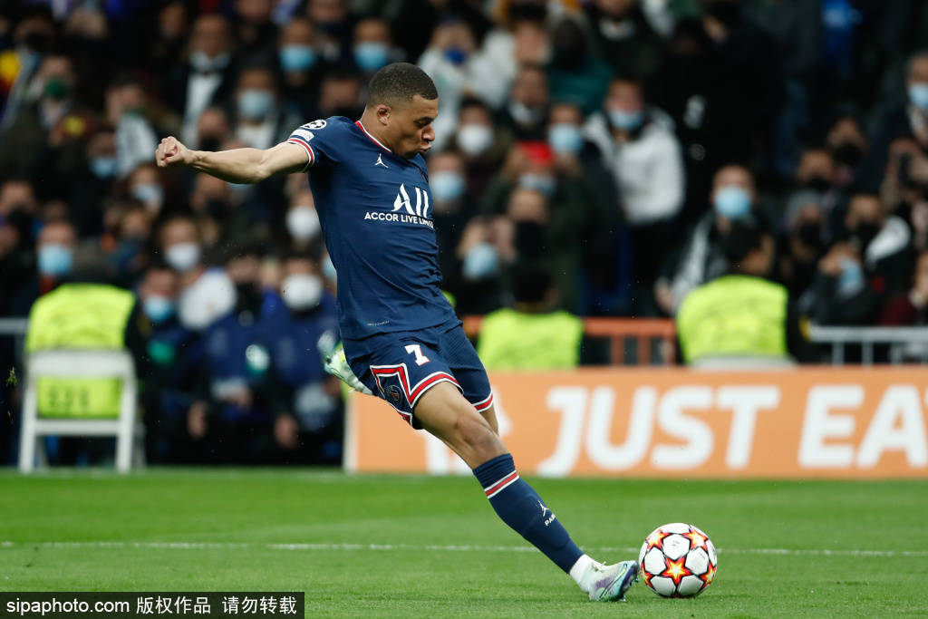 赛季报销？33岁莫拉塔重伤缺阵数月，科莫锋线遭遇致命打击！（33岁莫拉塔重伤至少缺阵数月，科莫锋线遭重创，赛季恐提前报销？）