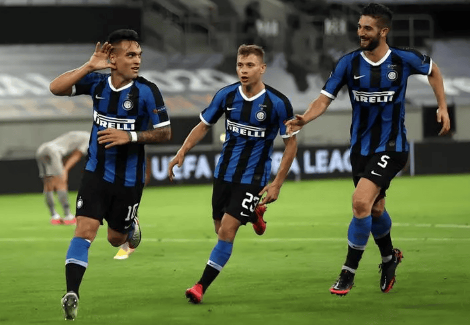 齐达内现身看台观战二儿子卢卡代表阿尔及利亚的非洲杯首秀（齐达内到场观战，见证次子卢卡代表阿尔及利亚完成非洲杯首秀）