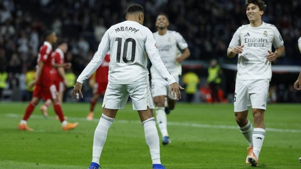 阿根廷队训练吸引20085名球迷观看，梅西获赠埃尔切10号球衣（阿根廷队训练课吸引20085名球迷到场，梅西获赠埃尔切10号战袍）