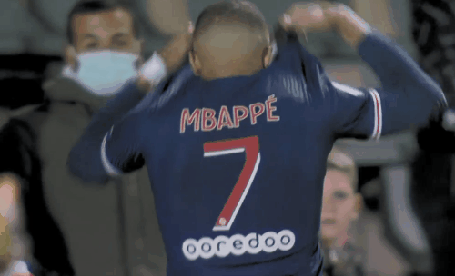 U22国足战韩国首发与负越南相比仅更换门将，王博豪继续出任中锋（U22国足对阵韩国首发沿用负越南阵容，仅门将调整，王博豪继续担任中锋）