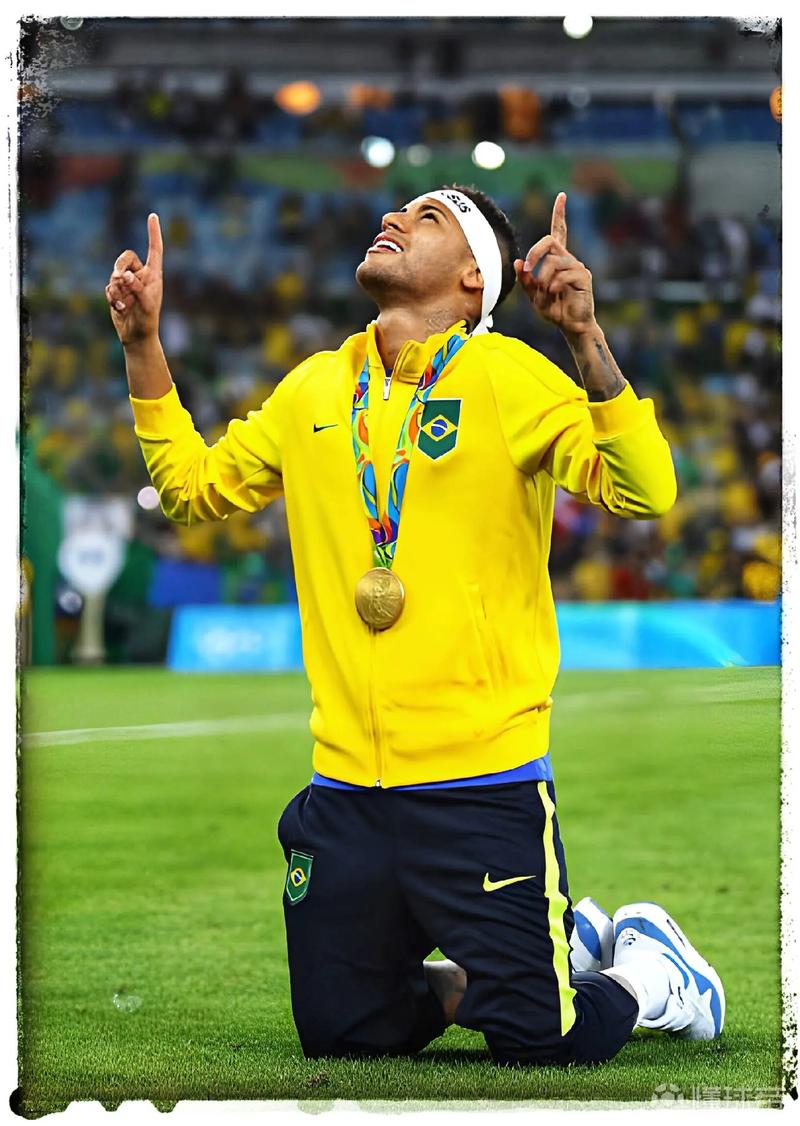 记者：世界杯抽签仪式开始前，大力神杯已经抵达华盛顿（记者：抽签仪式未启，大力神杯已抵华盛顿）