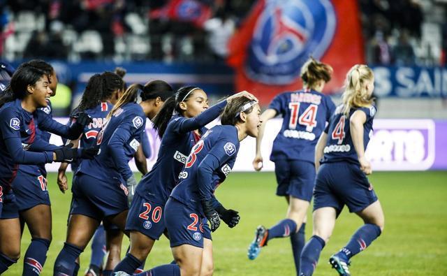 官方：受大雾影响，巴萨前往客场的航班将延迟一个小时起飞（官方通报：大雾导致巴萨客场航班起飞延后一小时）