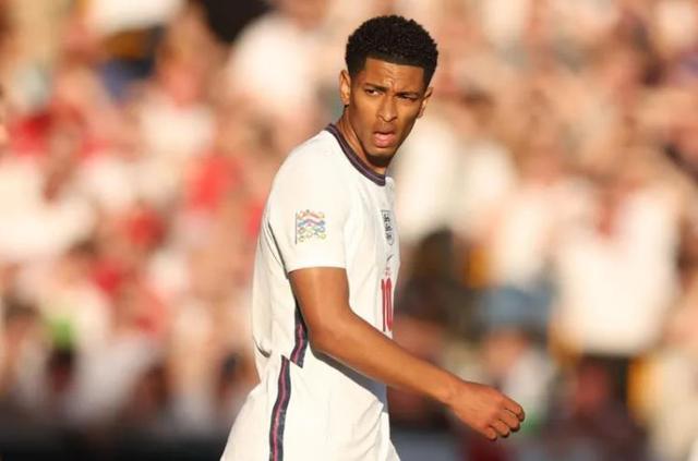 蓉城客战神户首发：韦世豪、周定洋在列，罗慕洛、费利佩登场（成都蓉城客战神户首发公布：韦世豪、周定洋入列，罗慕洛、费利佩出战）