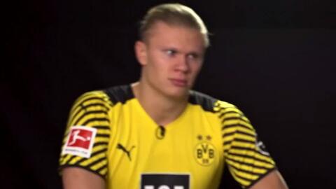 有爱!梁靖崑1-2不敌小勒布伦一脸惊讶,孙颖莎微笑着帮他复盘失利