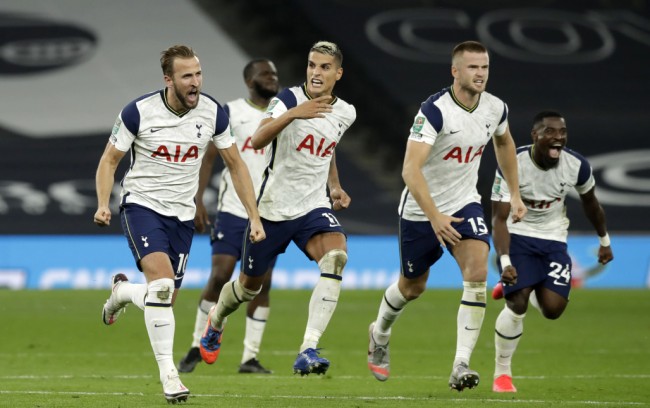 WTT总决赛：王曼昱4-2战胜张本美和，晋级八强（WTT总决赛：王曼昱4比2力克张本美和，挺进八强）