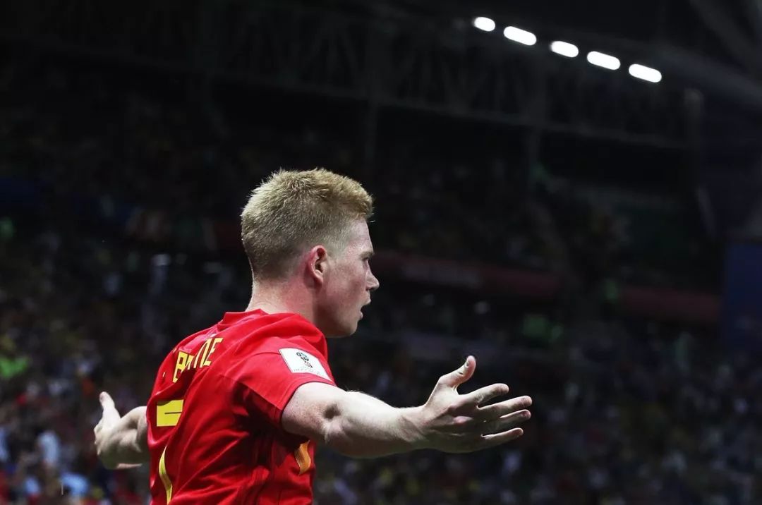 科迪罗兹对决奥巴费米争夺WWE与NXT冠军（科迪罗兹大战奥巴费米：WWE与NXT双冠之争）